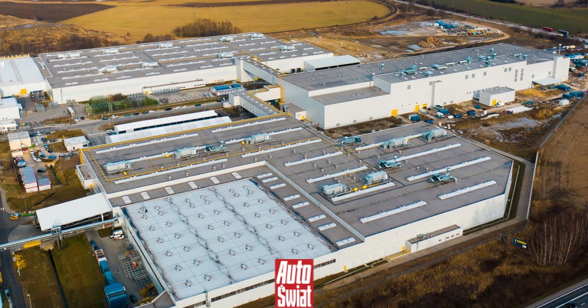 Z polskiej fabryki miały wyjeżdżać nowe samochody. Stellantis zawiesza projekt