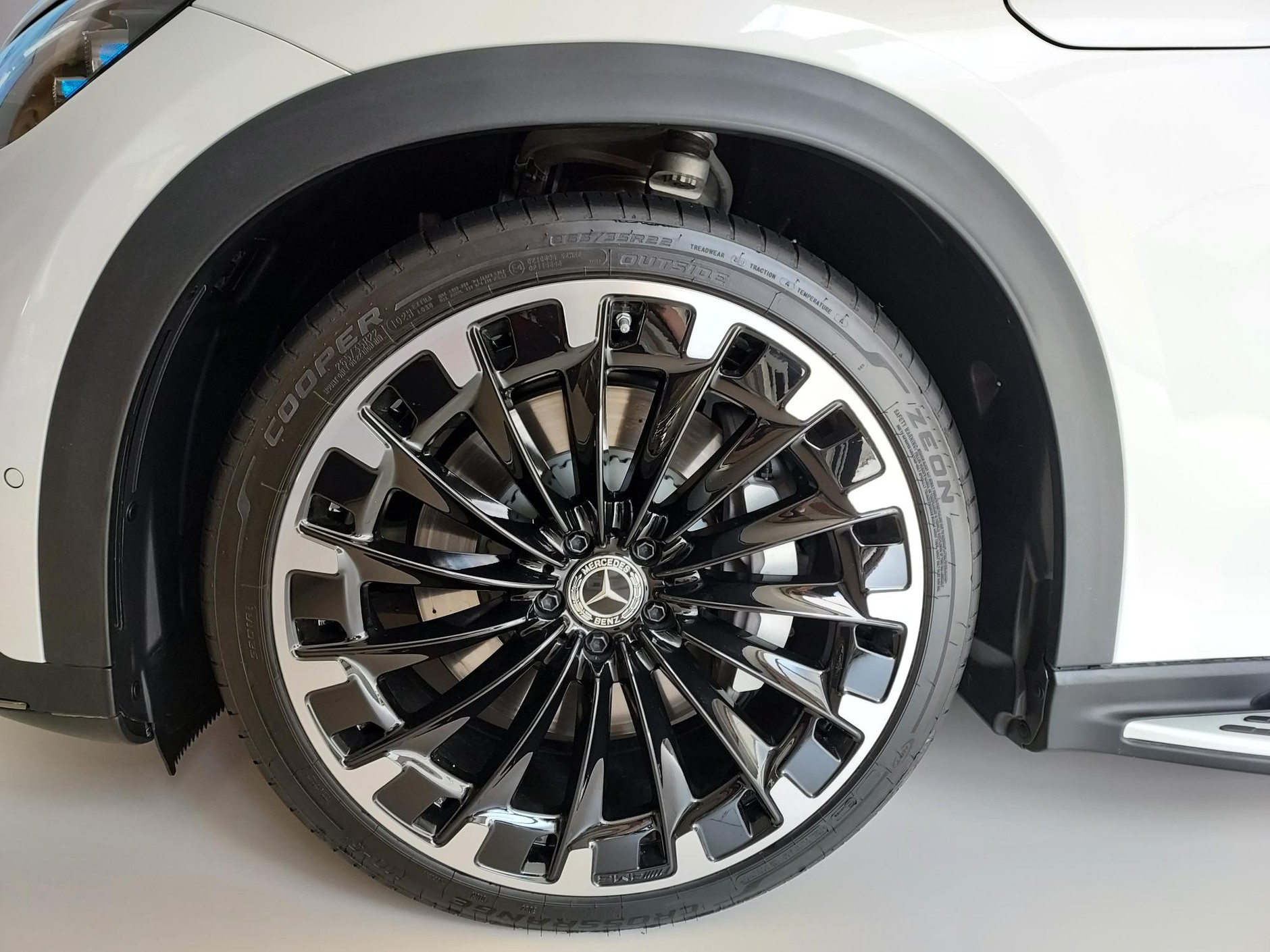 Mercedes EQE SUV