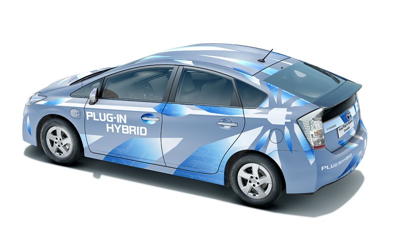 Toyota Prius Plug-in Hybrid: Delší dojezd a rychlejší nabíjení díky lithiu a zástrčce