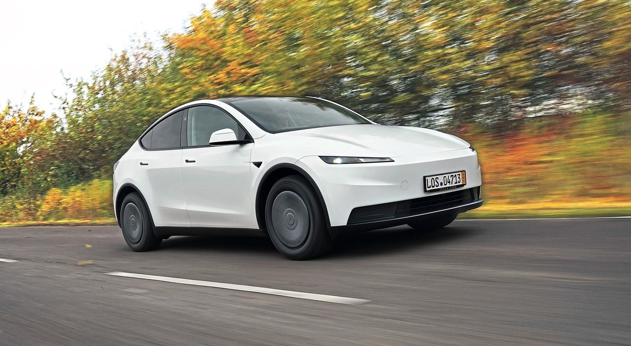 To ma być okazja roku? Tak jeździ Tesla Model Y Standard, czyli "bieda wersja" bestsellera
