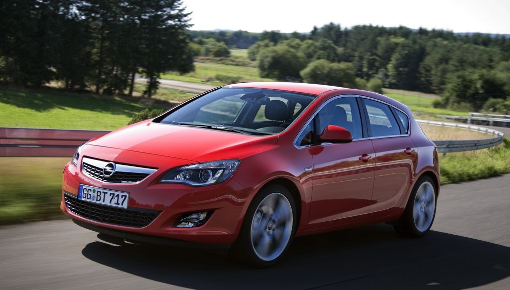 Nowy Opel Astra - We frankfurcie zadebiutuje z oszczędnymi silnikami