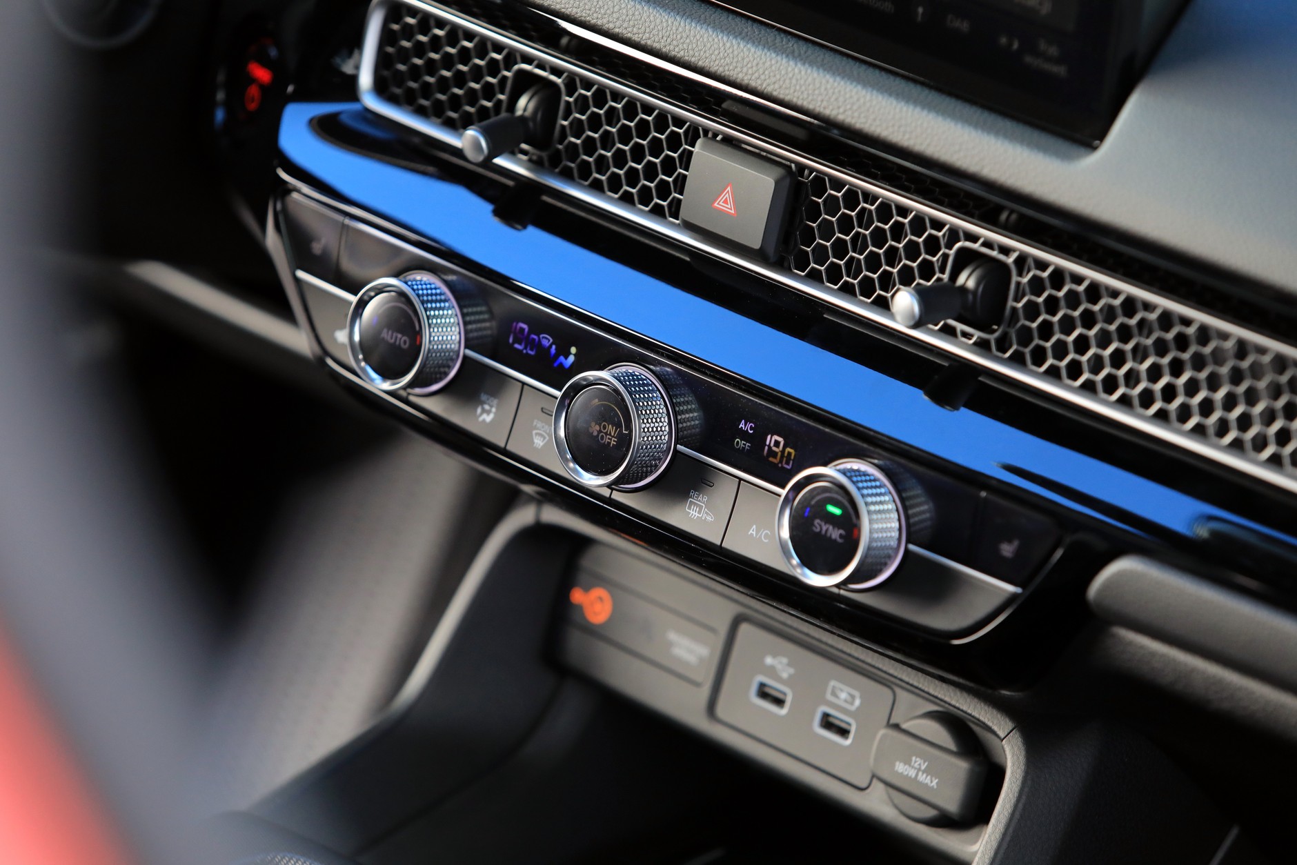 Honda Civic e: HEV 2022 11 generacja