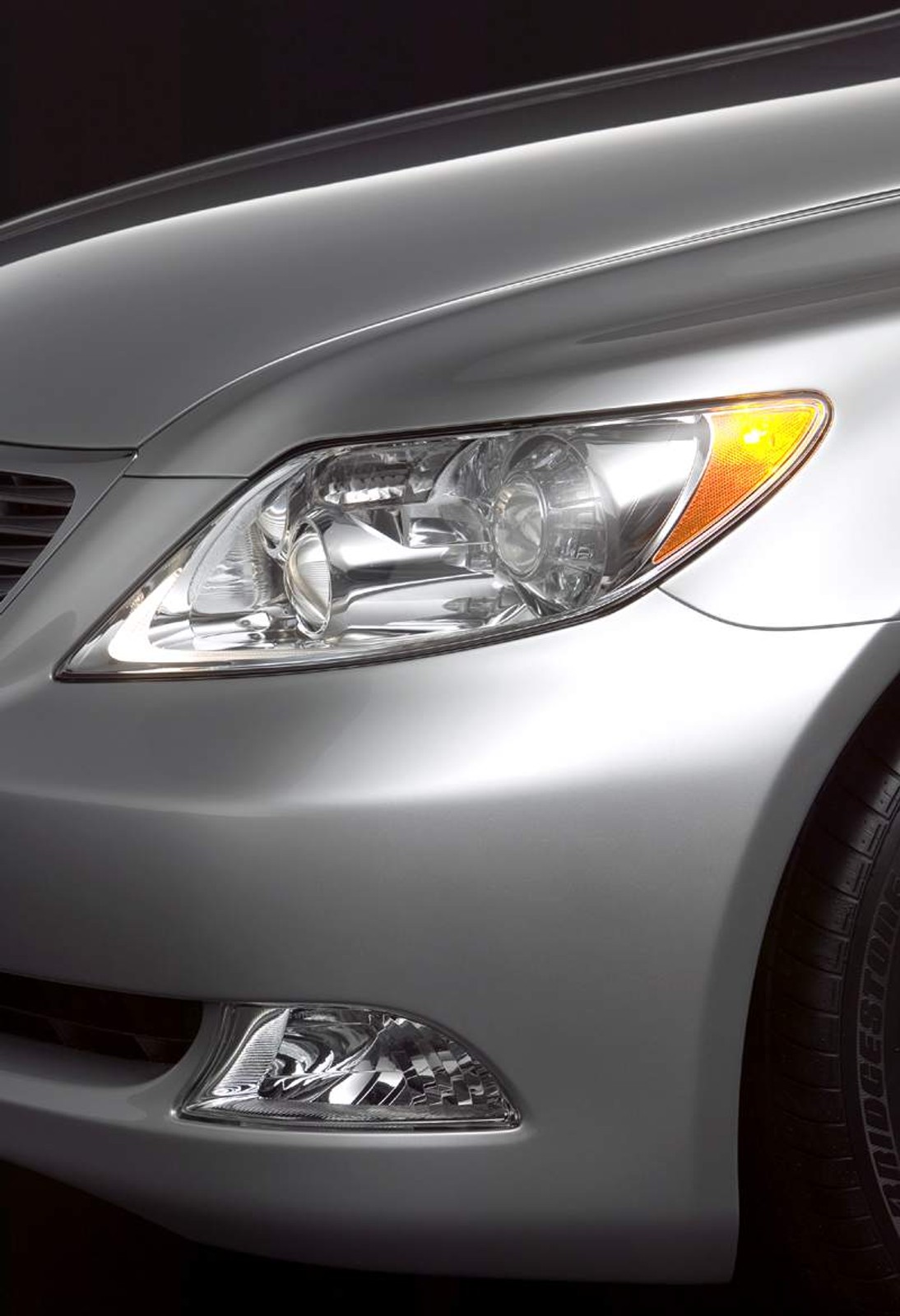 Lexus LS460 w japońskich salonach sprzedaży