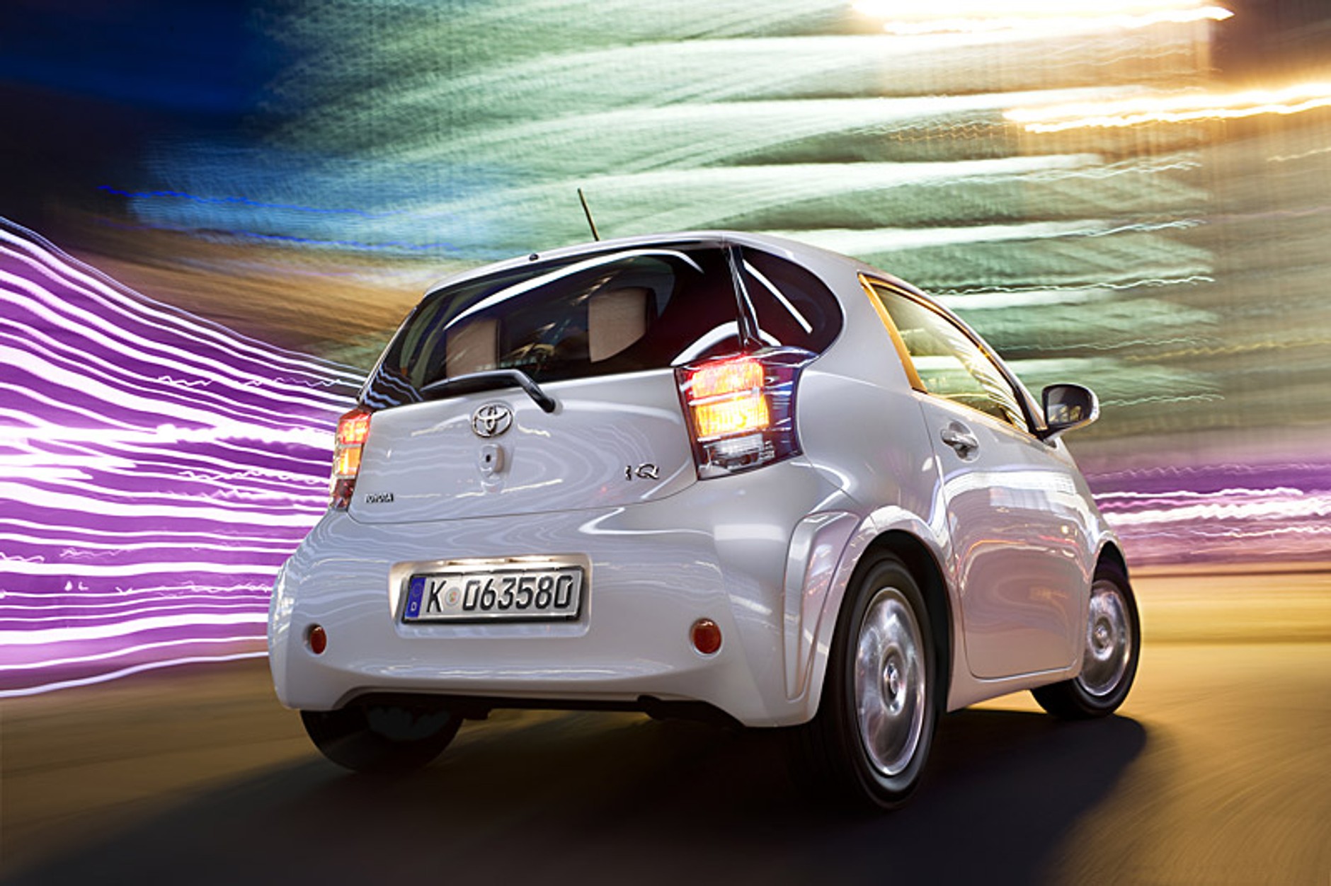 Toyota iQ: sześć nowinek technicznych zwiększających kabinę pasażerską
