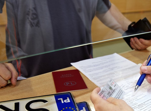 Rząd chciał znów opodatkować kierowców, ale teraz rezygnuje