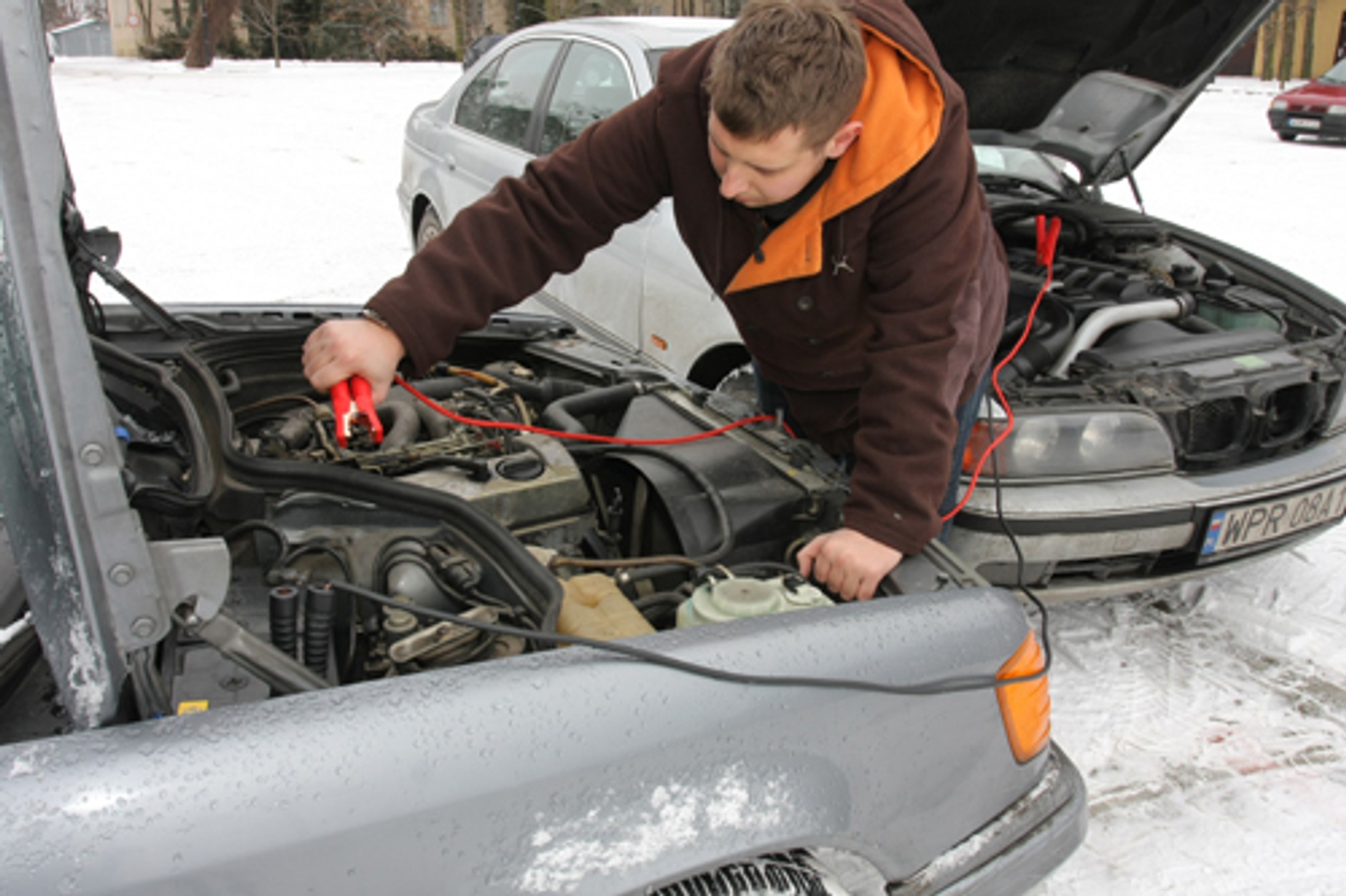 Uruchamianie auta zimą, czyli kto nie dba ten pcha!