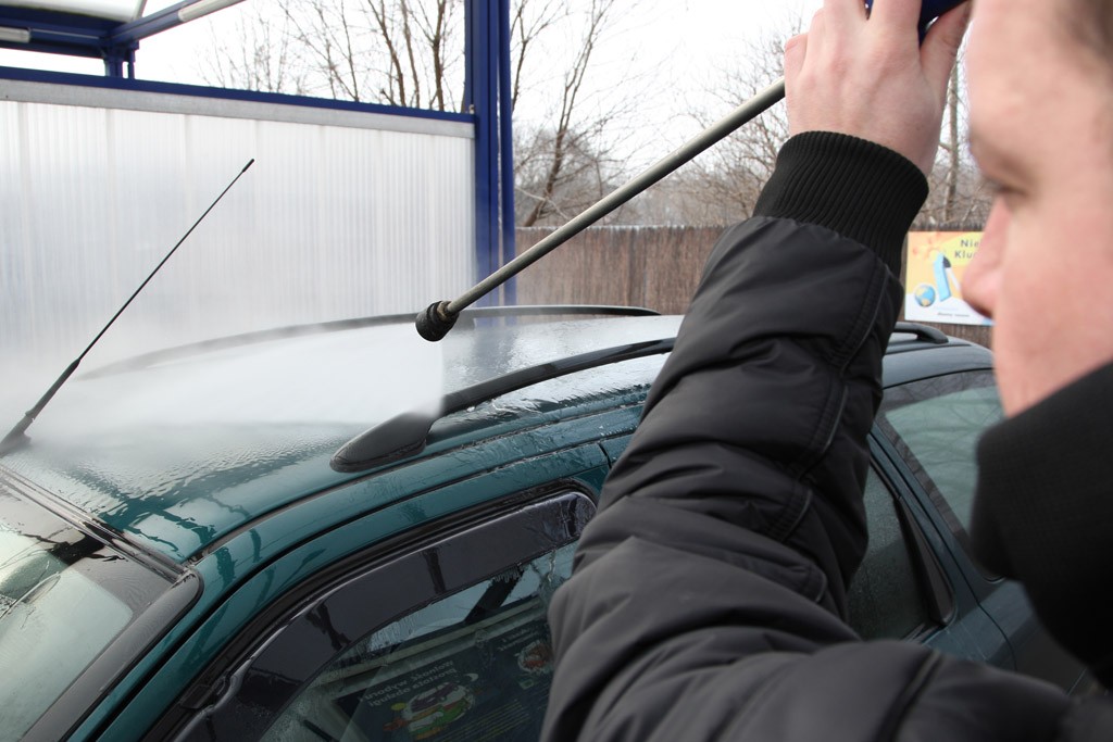 Porządnie umyj auto  po zimie
