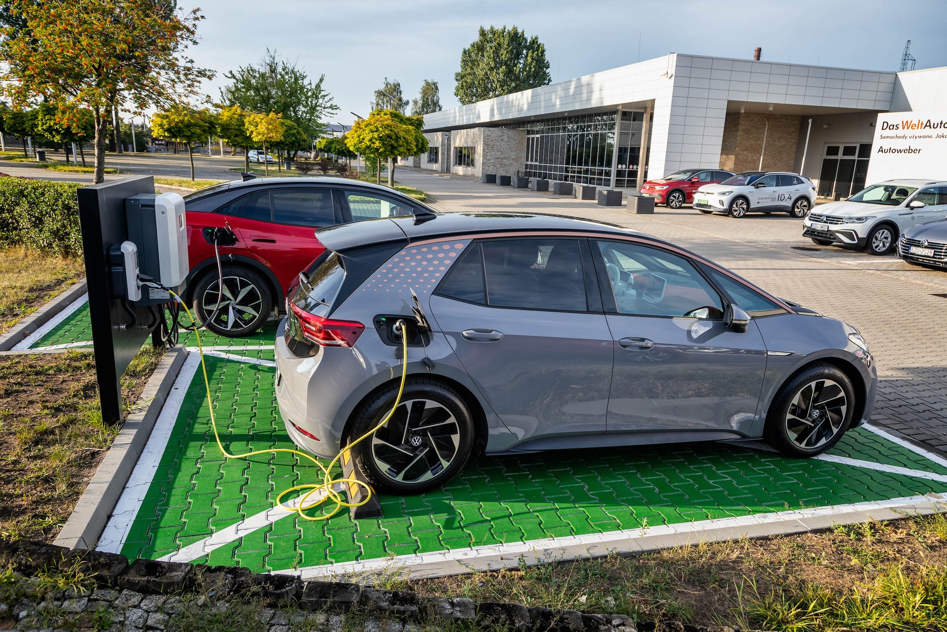 Volkswagen ID.3 moc ładowania maksymalnie 120 kW. W 20 minut uzupełnimy aż 153 km zasięgu.
