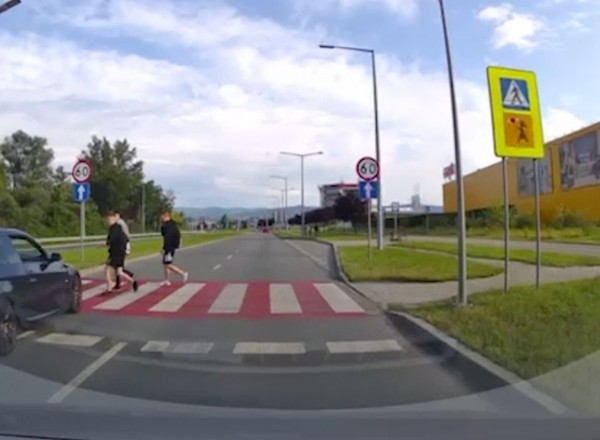 Słowacki kierowca potrącił trzech nastolatków. Tragiczny wypadek w Nowym Sączu