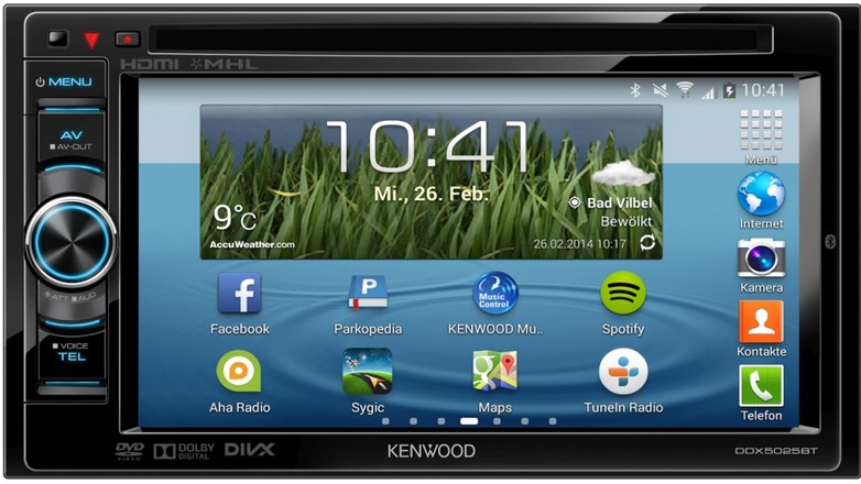 Sklonowany ekran smartfonu z Android widoczny na ekranie Kenwooda