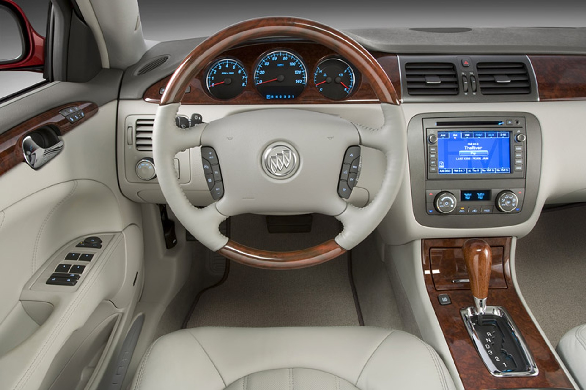 Buick Lucerne: poszerzona oferta wersji