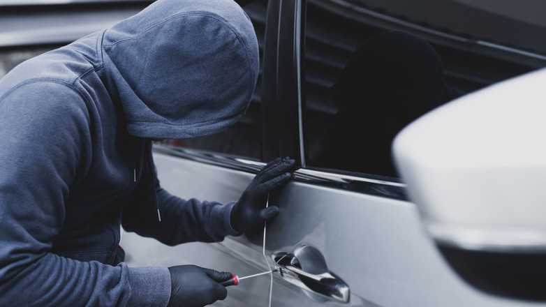 złodziej samochodów