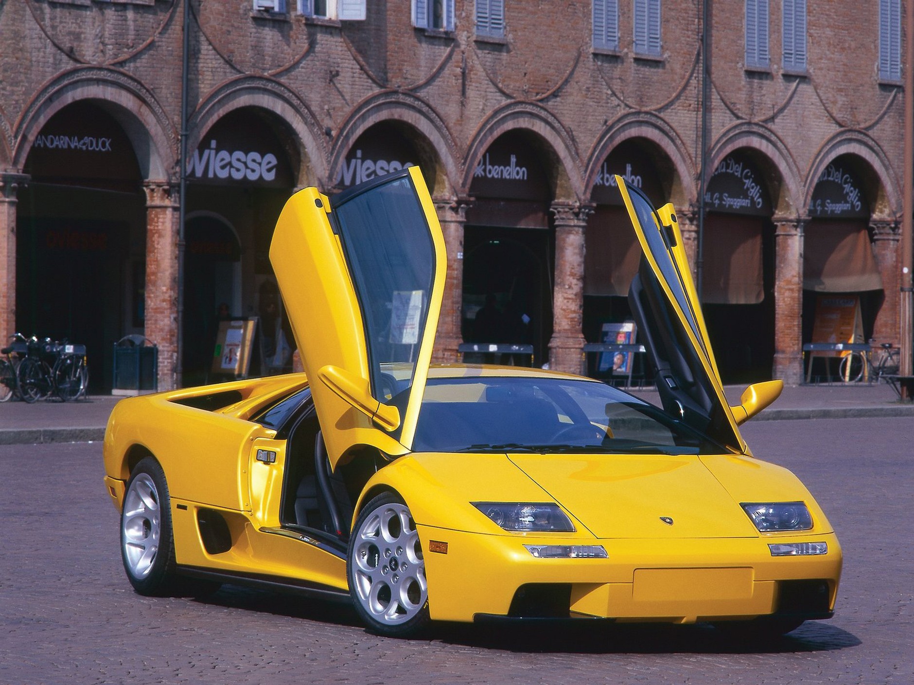 Lamborghini-Diablo_1990