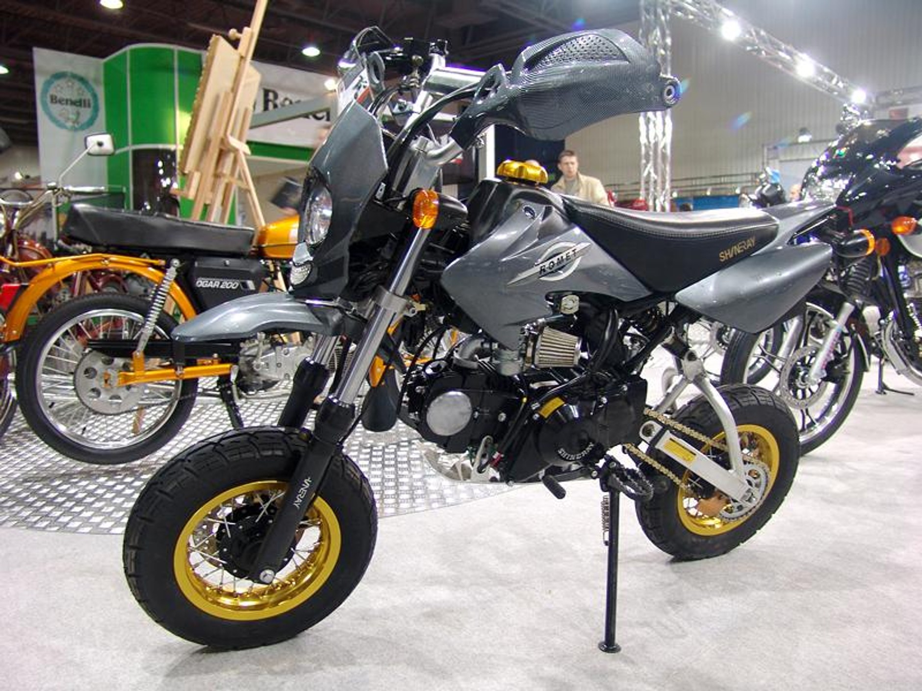 MOTOCYKL-EXPO 2007: cudowne maszyny i piękne dziewczyny (fotogaleria)