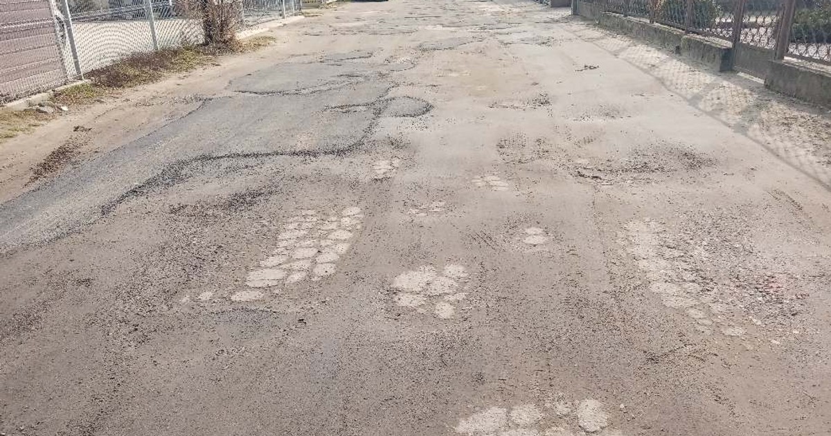 Naprawa dziurawej drogi w Poznaniu