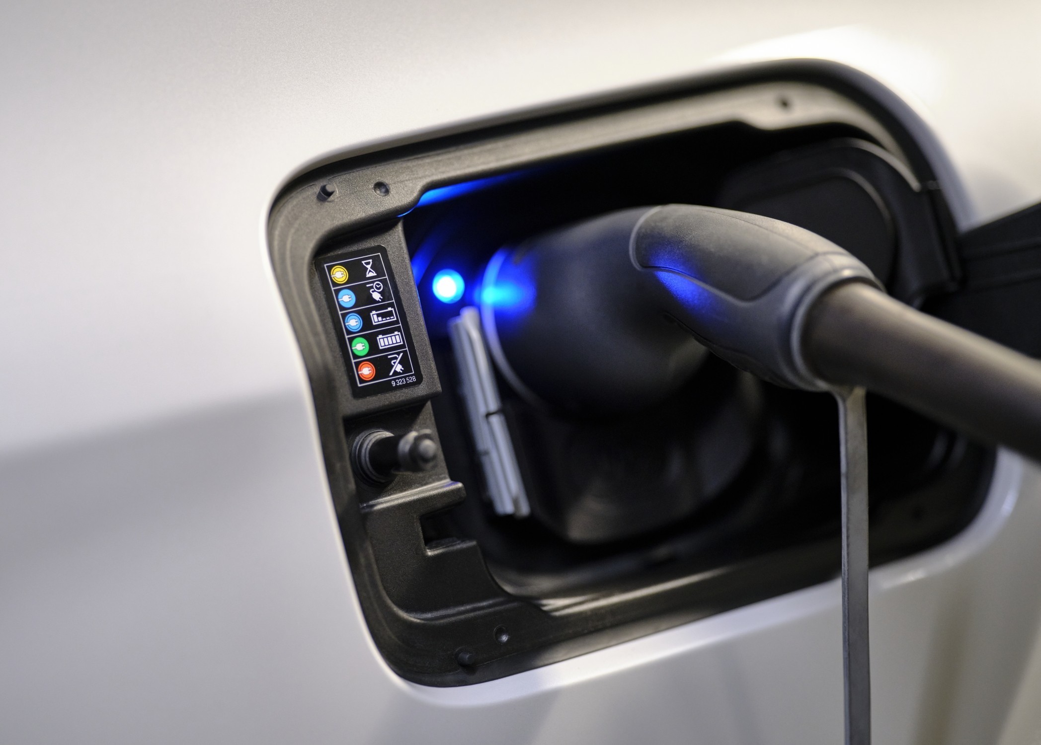 BMW iX3 - gniazdo ładowania mocą nawet 150 kW