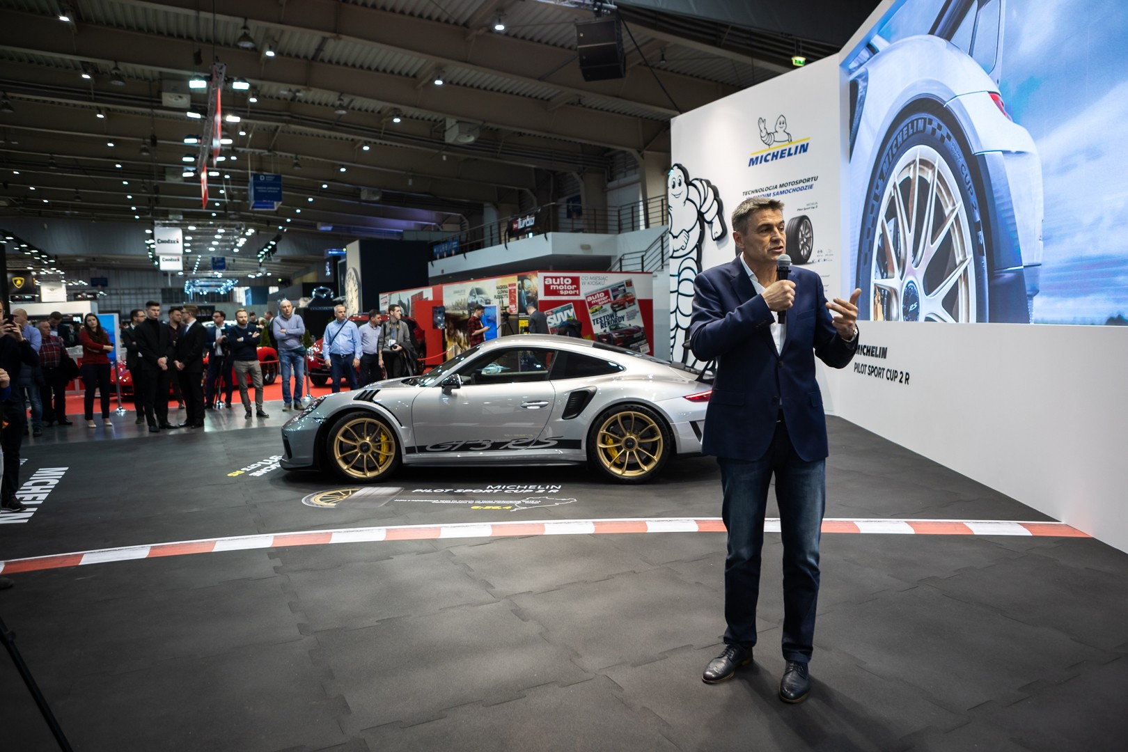 Krzysztof Hołowczyc podczas konferencji Michelin