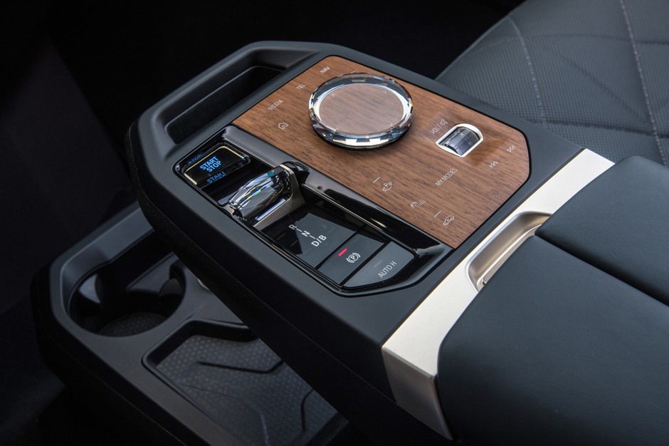 BMW iX (2021)