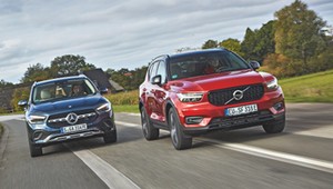 Porównanie hybrydowych SUV-ów: Mercedes GLA 250e kontra Volvo XC40 Recharge T4