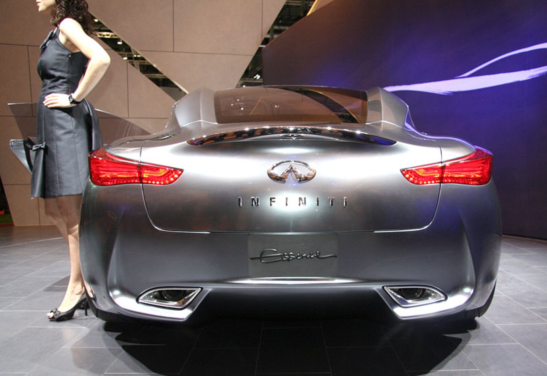 Genewa 2009: Infiniti Essence Concept (fotogaleria)