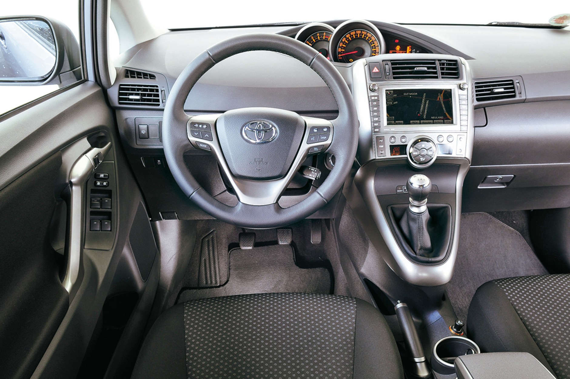 Toyota Verso 2.0 d-4d: Kompaktowa opcja rodzinna