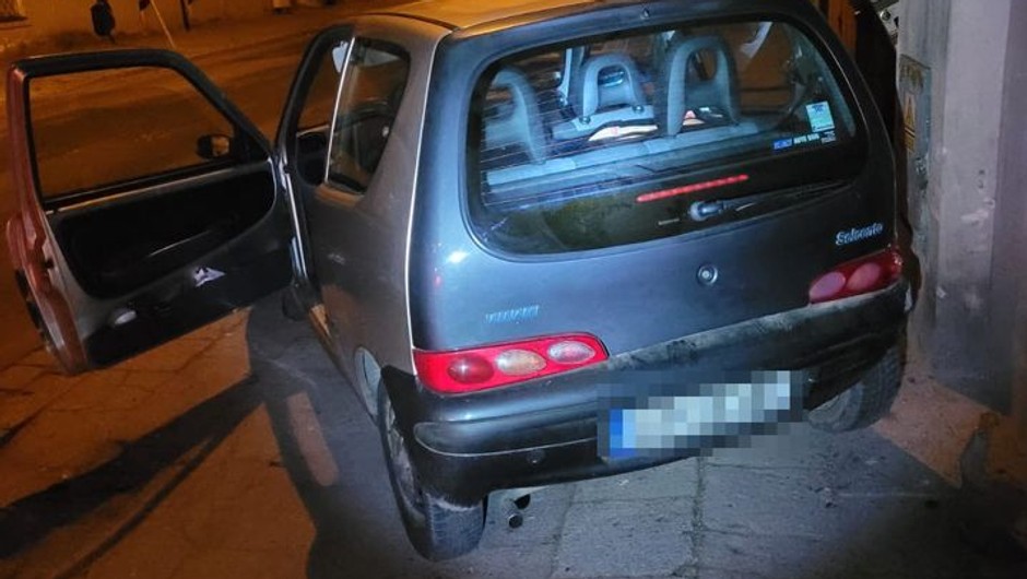 Uciekał przed policją kradzionym Seicento nie tylko dlatego, że je ukradł