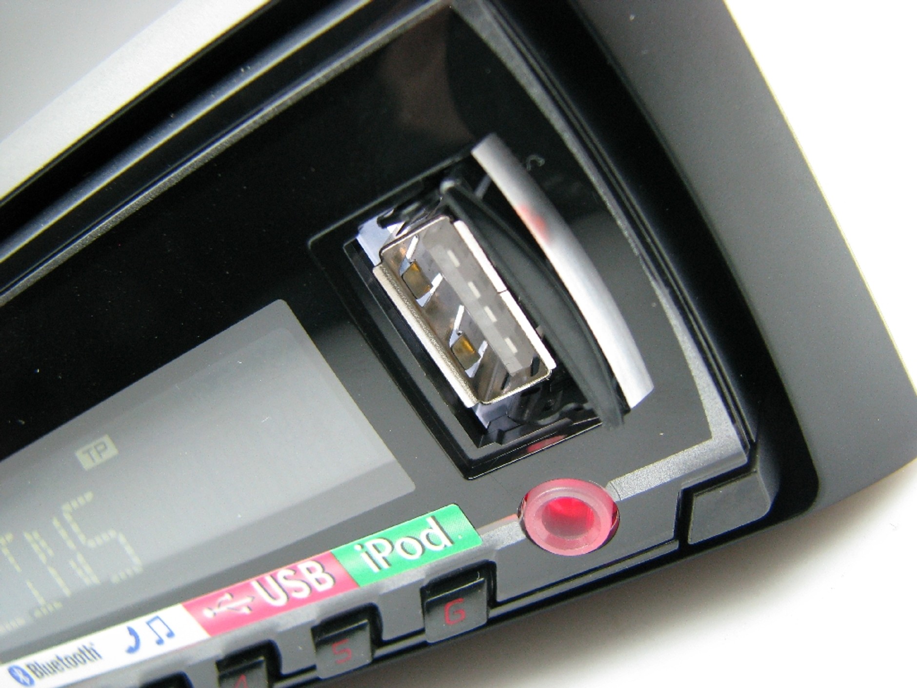 Pioneer MVH-350BT: test