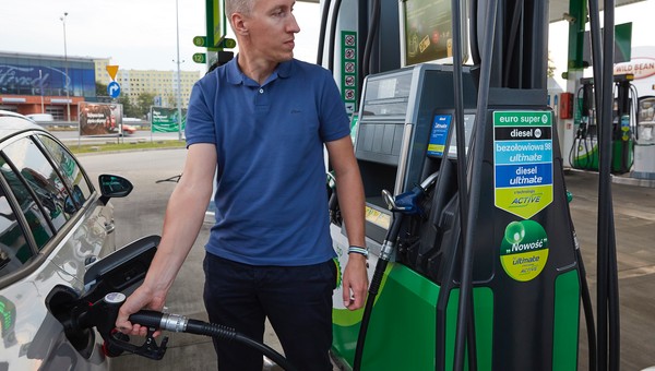 Analitycy zapowiadają koniec obniżek cen paliw