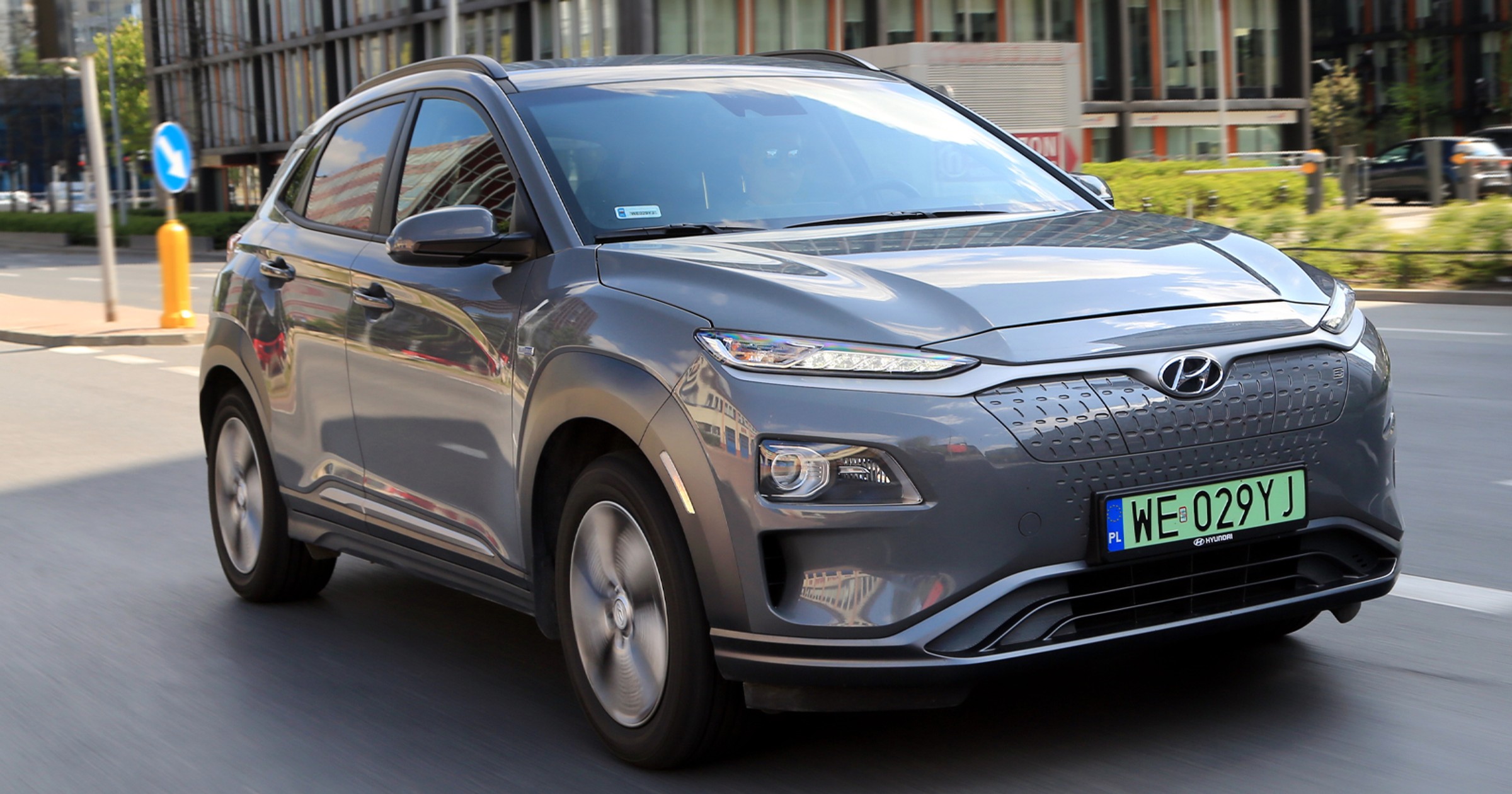 Jazda autem elektrycznym bardzo przypomina prowadzenie samochodu z automatyczną skrzynią biegów.