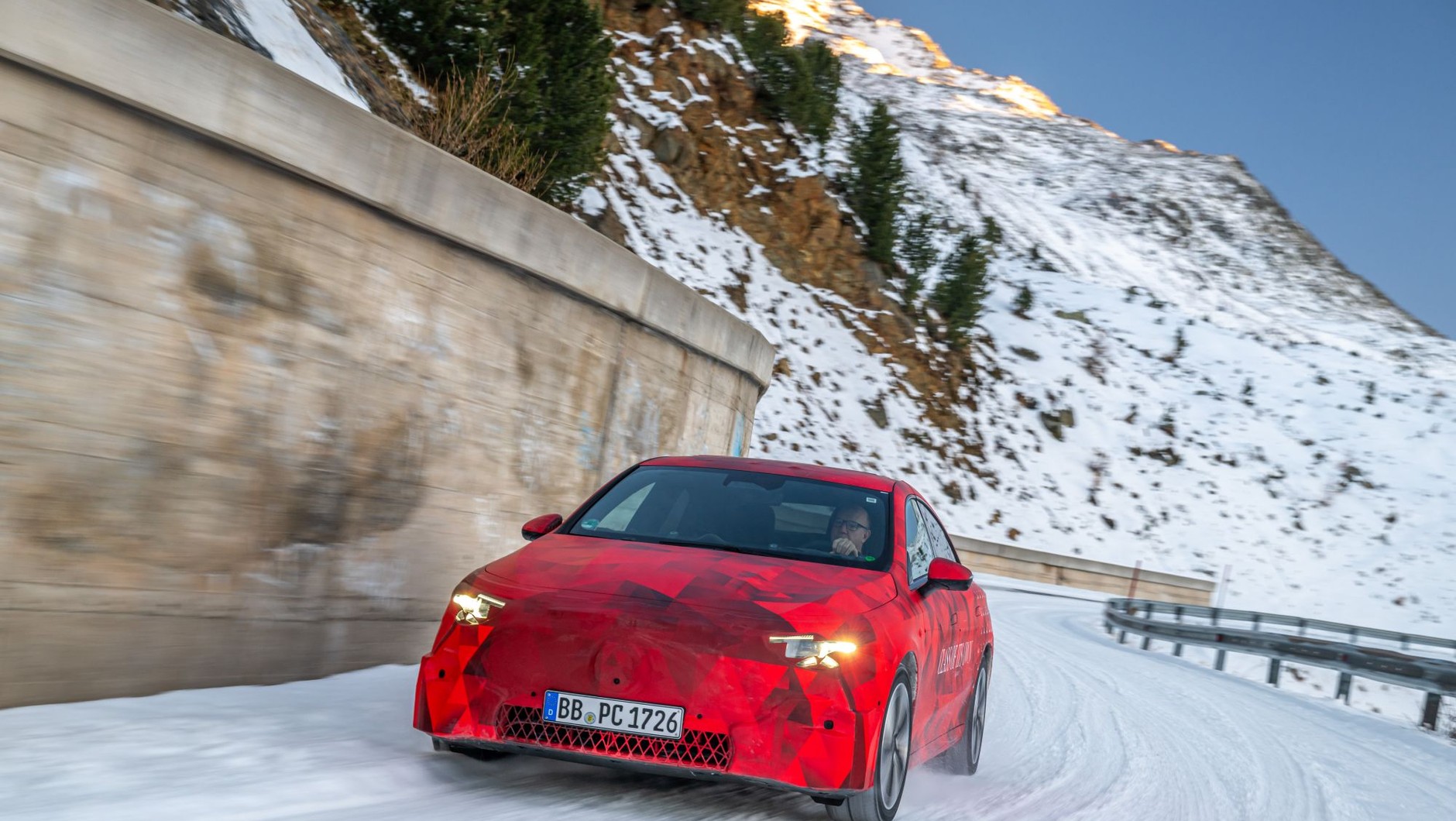 Prototypowy Mercedes CLA na przełęczy Timmelsjoch