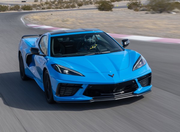Dziesiątki uszkodzonych przez tornado Chevroletów Corvette czekają zniszczenie [Wideo]