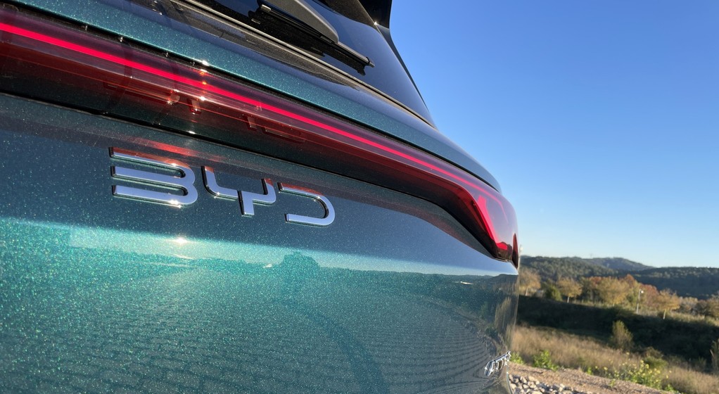 Nowa hybrydowa wersja SUV-a BYD (Atto 2 DM-i)