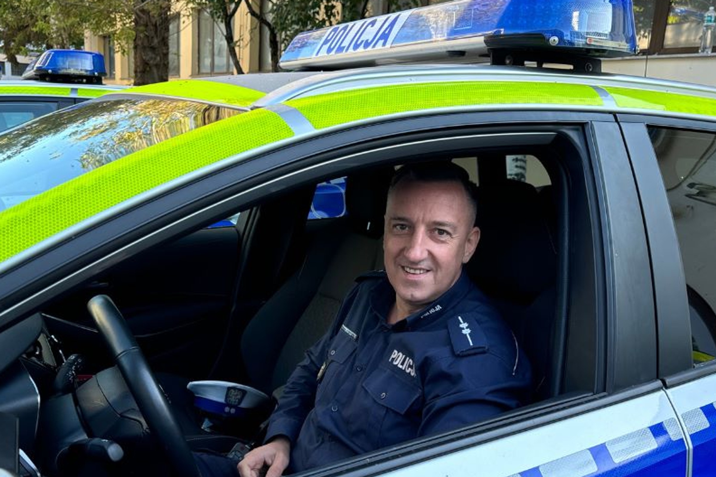 Policjant drogówki szczerze o służbie. "Docisnął policjantkę autem do barierki, bo chciał dojechać do domu"