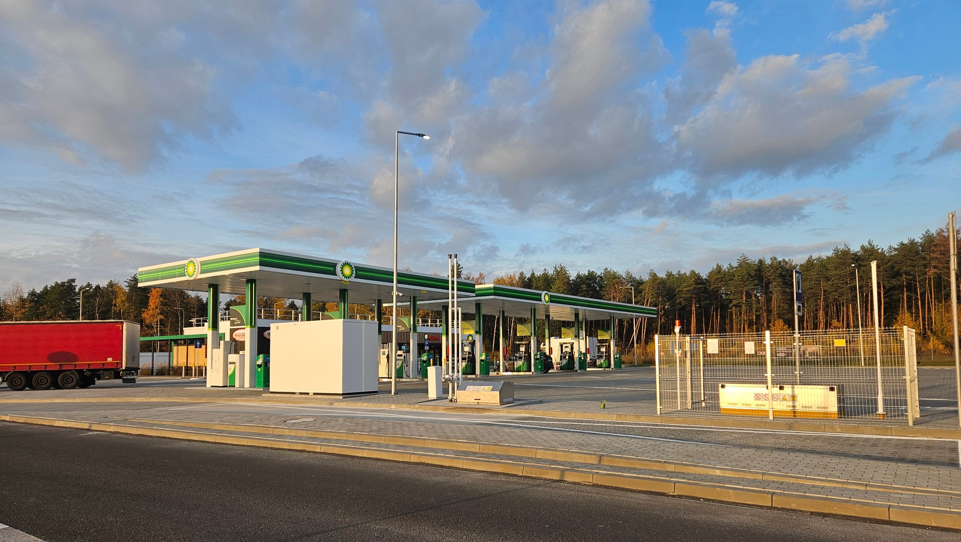 Infrastruktura przy polskich autostradach jest bardzo młoda, a to przekłada się na jej wysoki standard.