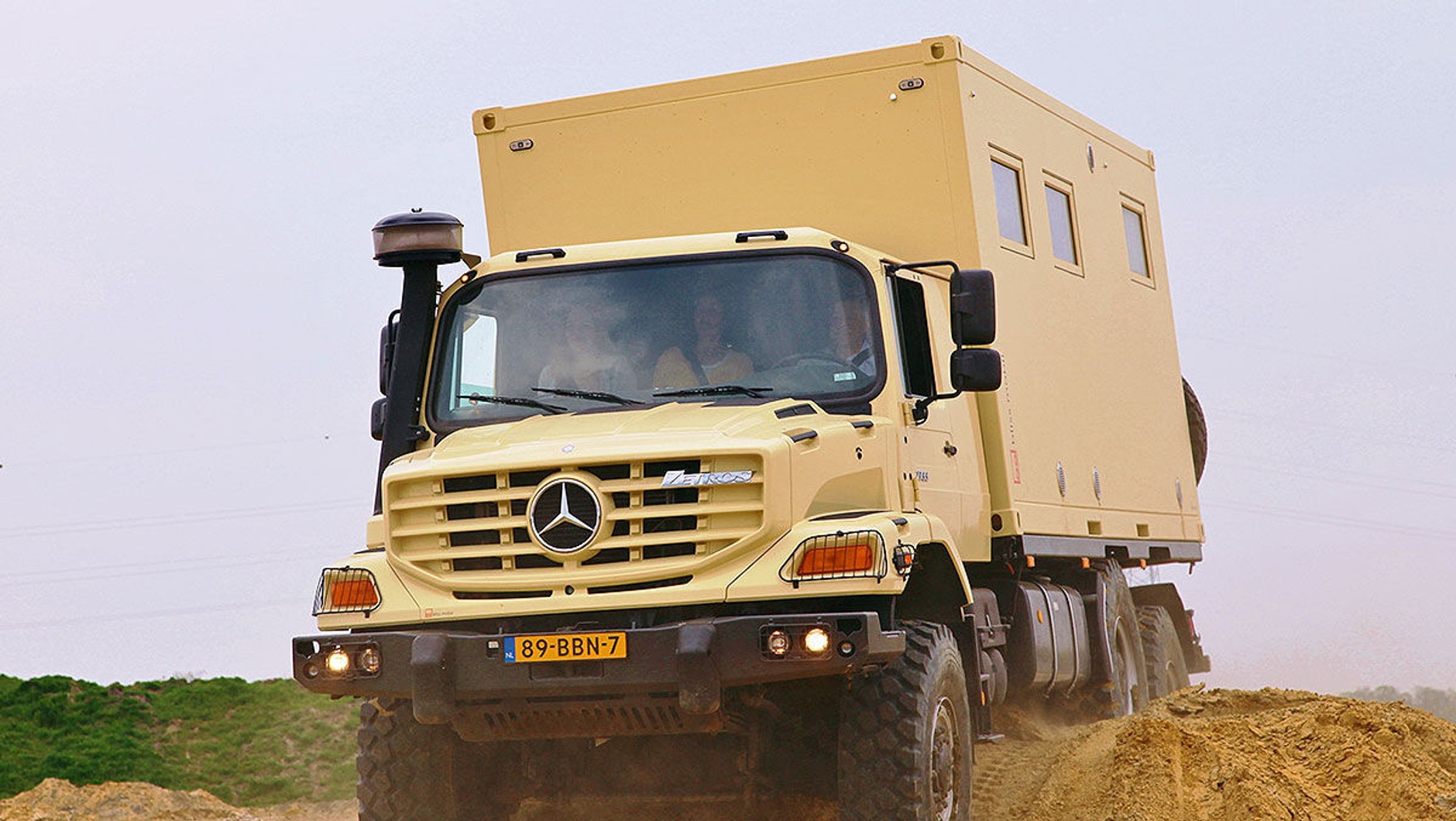 Mercedes-Benz Zetros 6x6 z drugiej ręki w roli rodzinnego kampera.