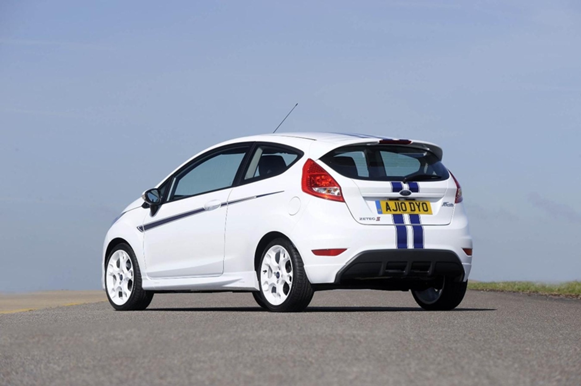 Ford Fiesta fajne pasy ma