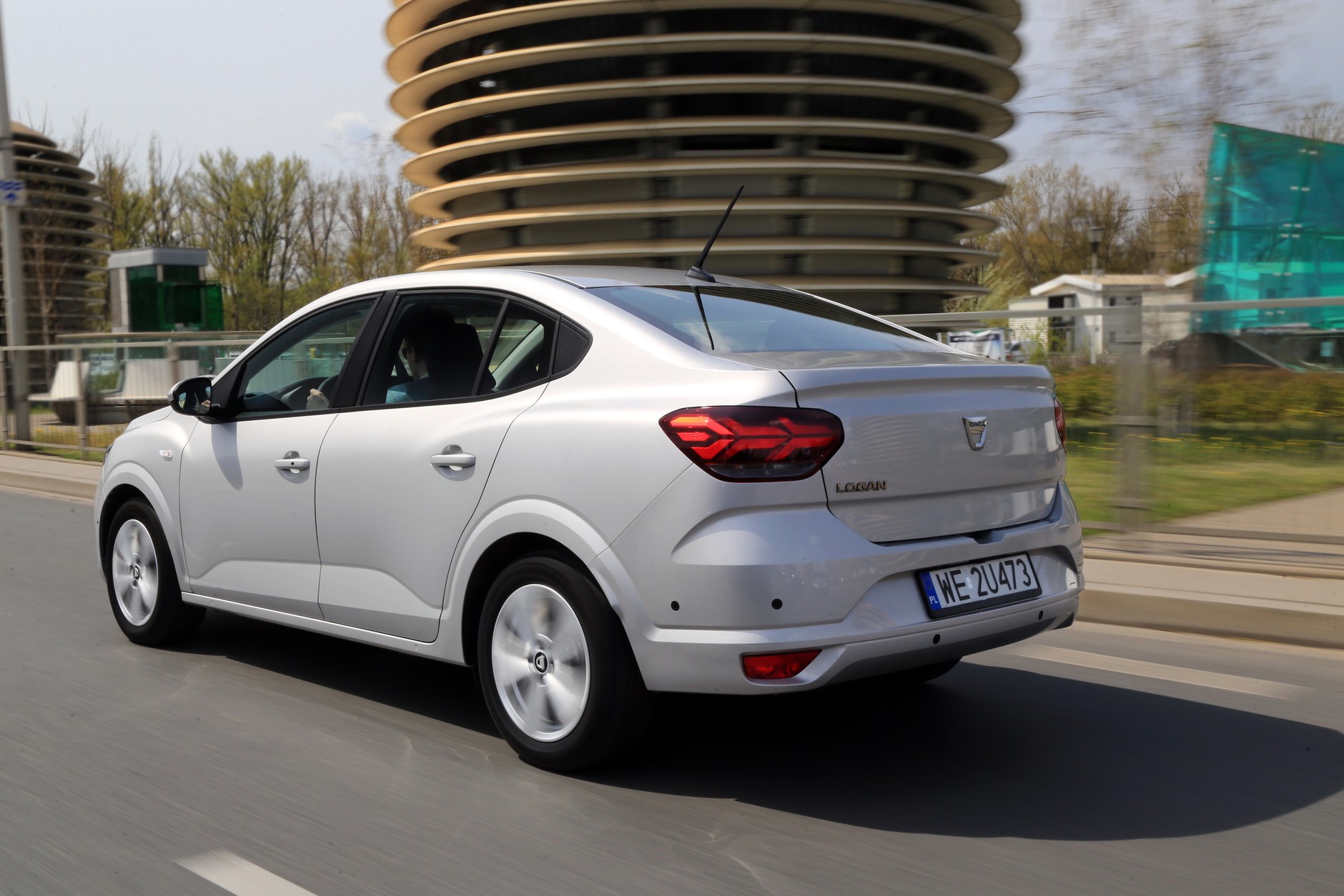 9. Dacia Logan 1.0 TCe 100 LPG  Essential – od 54 800 zł (rocznik 2022)