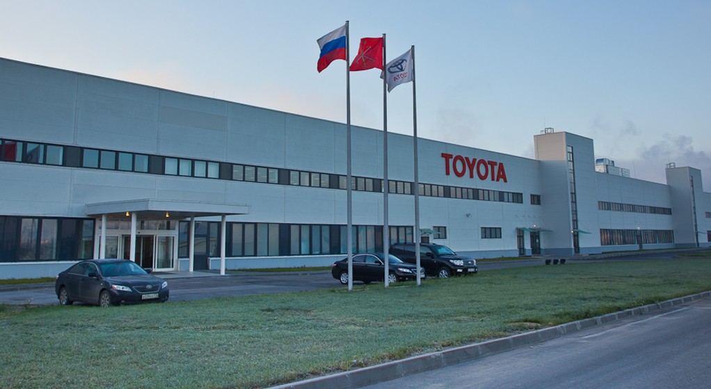 Toyota wstrzymuje dostawy samochodów do Rosji i produkcję w tym kraju