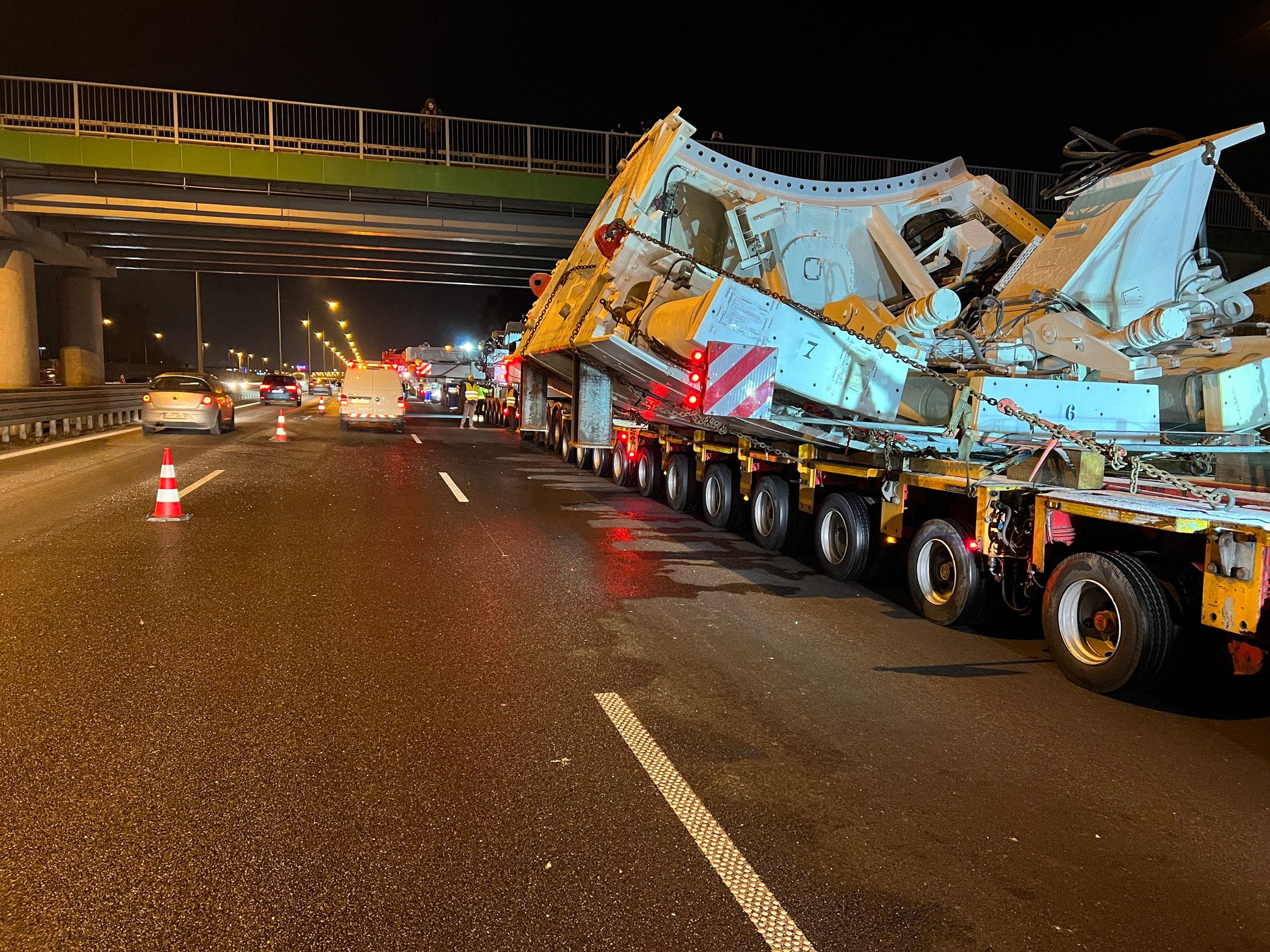 Transport gigantycznej maszyny TBM w Warszawie