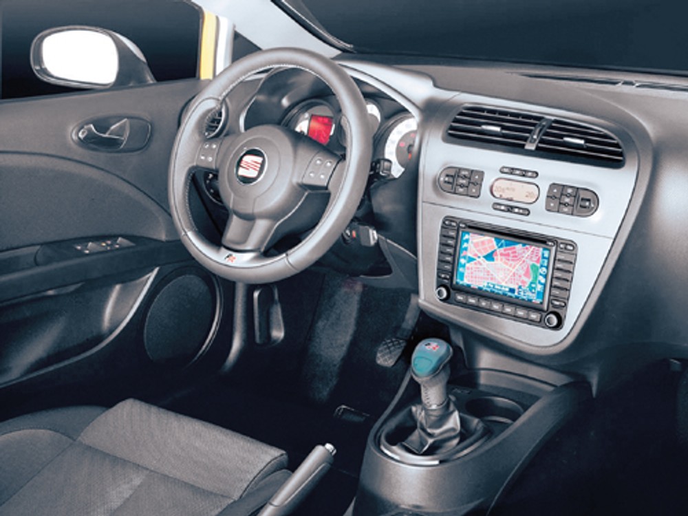 Renault Clio, Seat Leon, Nissan Micra, Mini Cooper S -  Wystrzałowe minibolidy