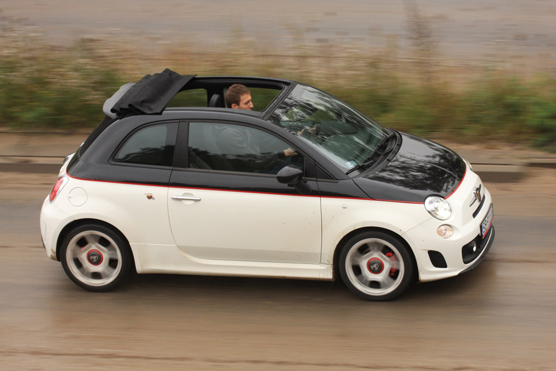 Abarth 500c: Maluszek ze sportowymi aspiracjami