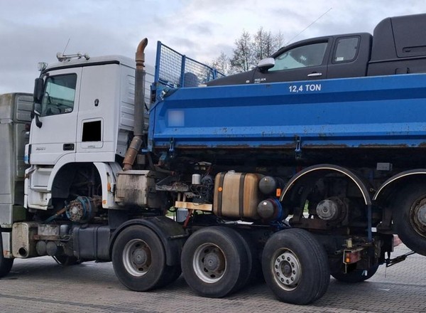 Ciężarówka z pickupem na ciężarówce. Co za kontrola ITD na S3