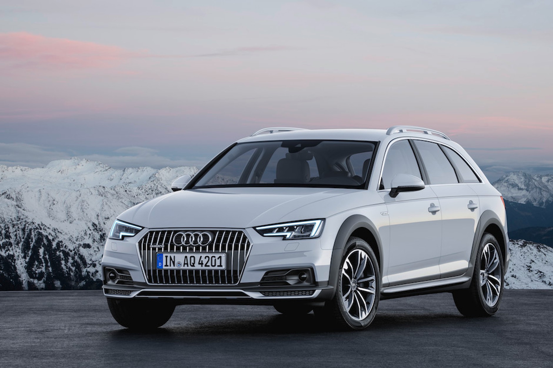 Audi A4 allroad i h-tron na salonie w Detroit 2016