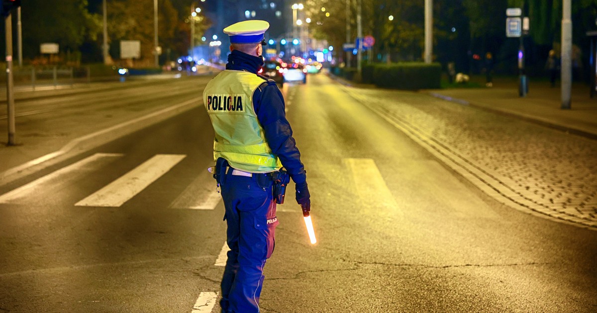 Policjanci zatrzymali pijanego kierowcę w Jeleniej Górze - zdjęcie ilustracyjne