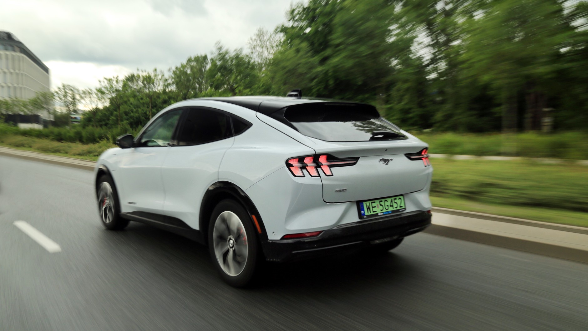 Latem na pierwszych 2500 km średnie zużycie prądu wyniosło średnio 21 kWh na 100 km. Auto zaliczyło m.in. wyjazd do Berlina.