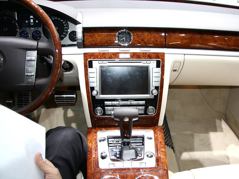 Paryż 2008: Volkswagen Phaeton – rok modelowy 2009