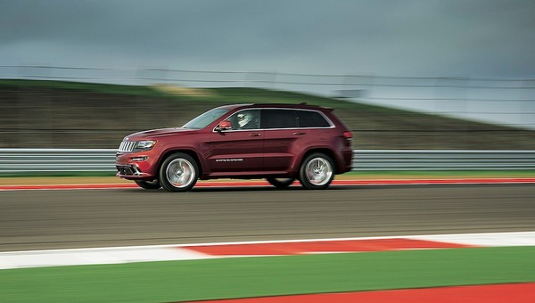 Jeep Grand Cherokee SRT na torze