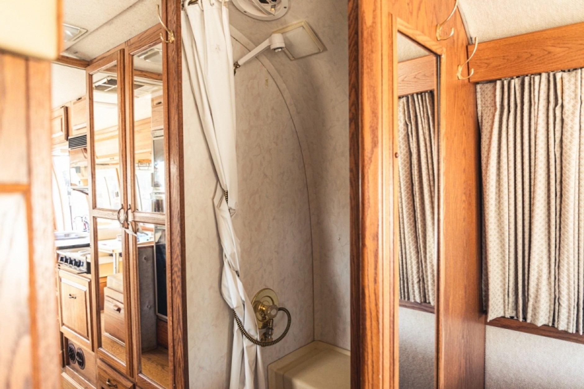 Airstream 350LE do kupienia na aukcji