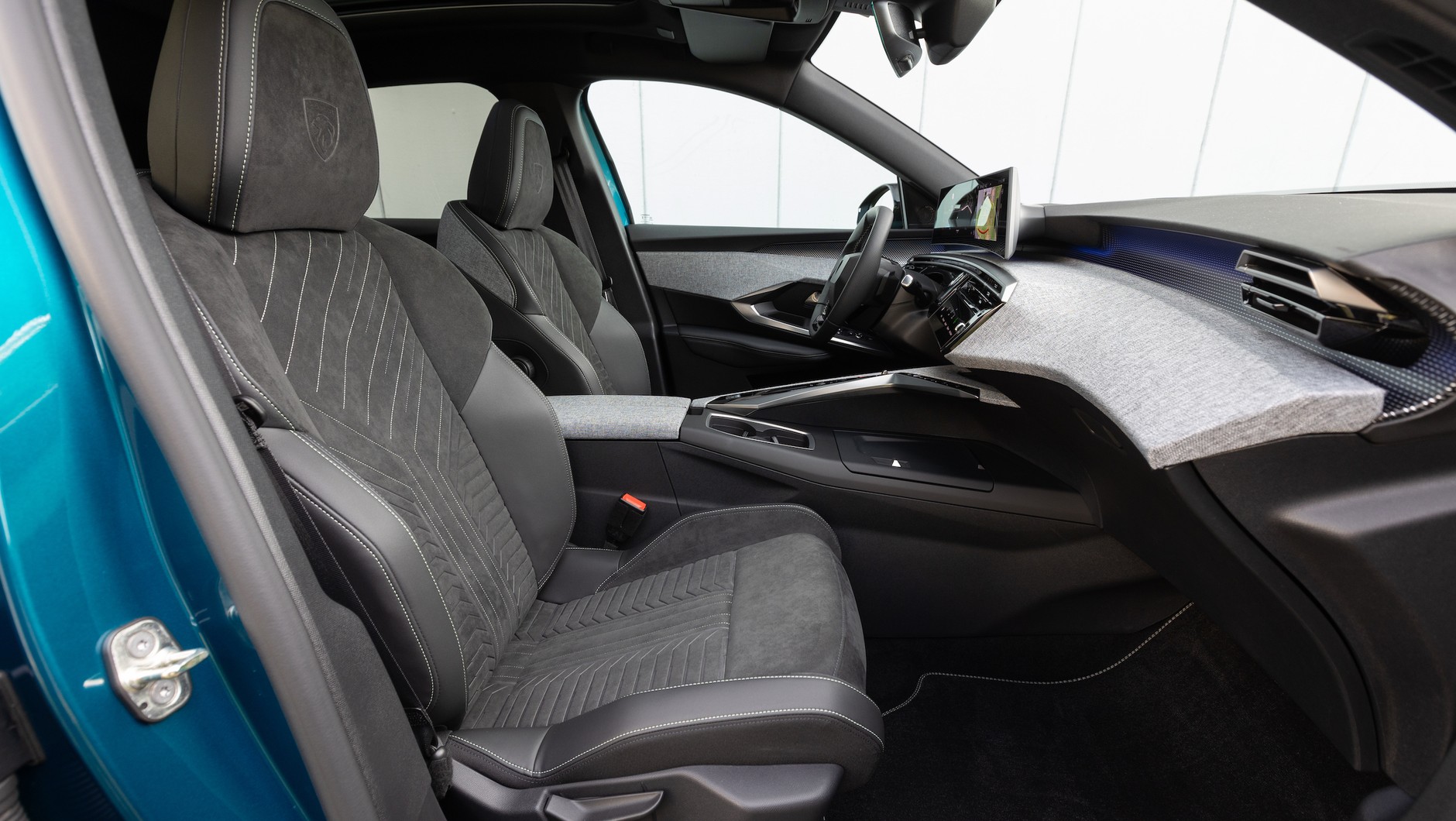 Peugeot e-3008