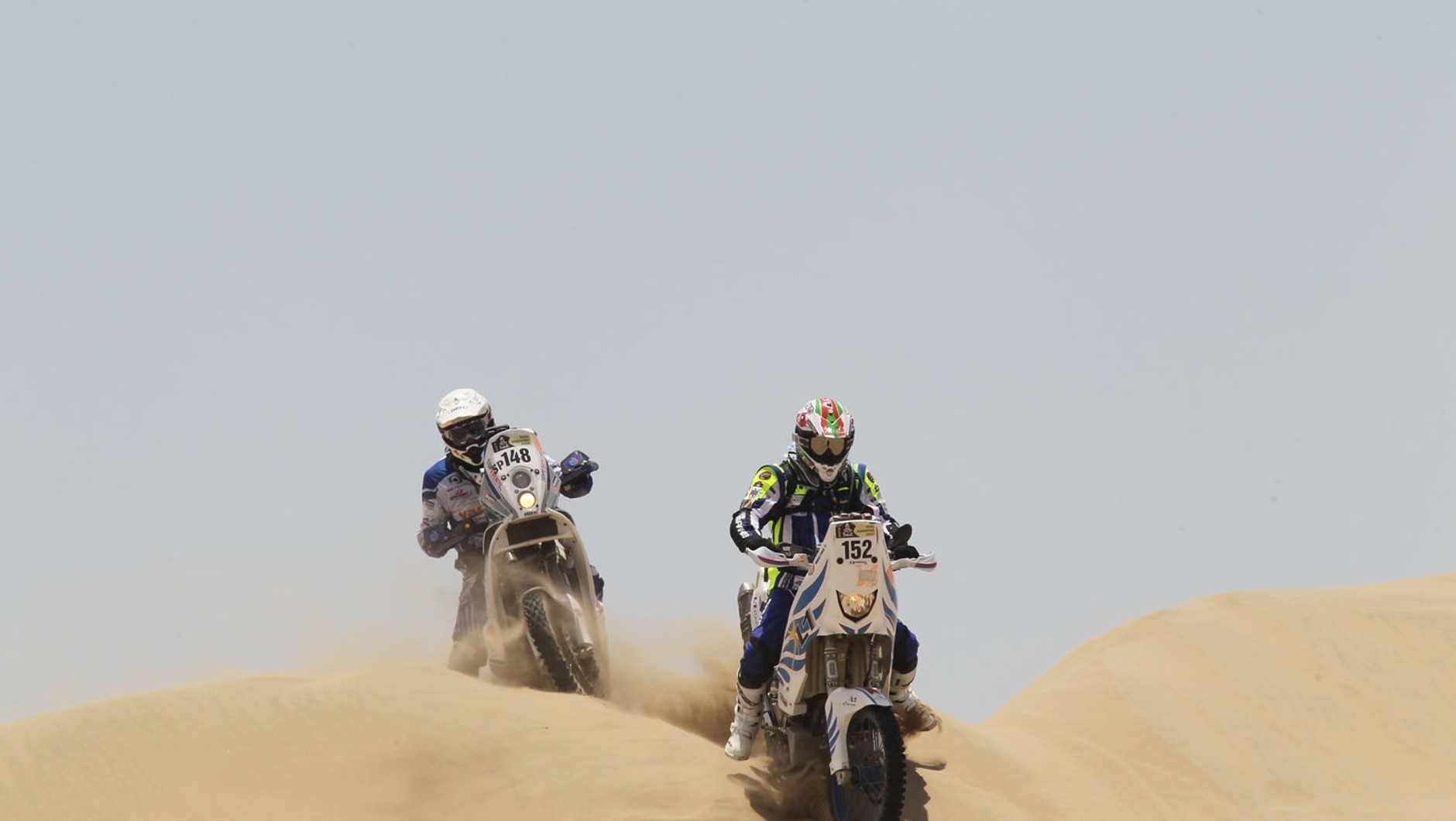 Dakar 2013: Hołowczyc zawiedziony, Sainz utknął na wydmach (2. etap, wyniki, galeria)
